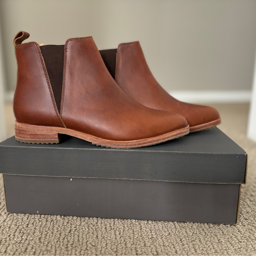 NISOLO Leather Chelsea Boot Everyday Eva Cherry Brown Size 7.5 NEW in Box NIB